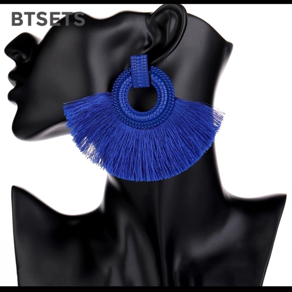 Tassel fan earrings - Picture 2 of 5